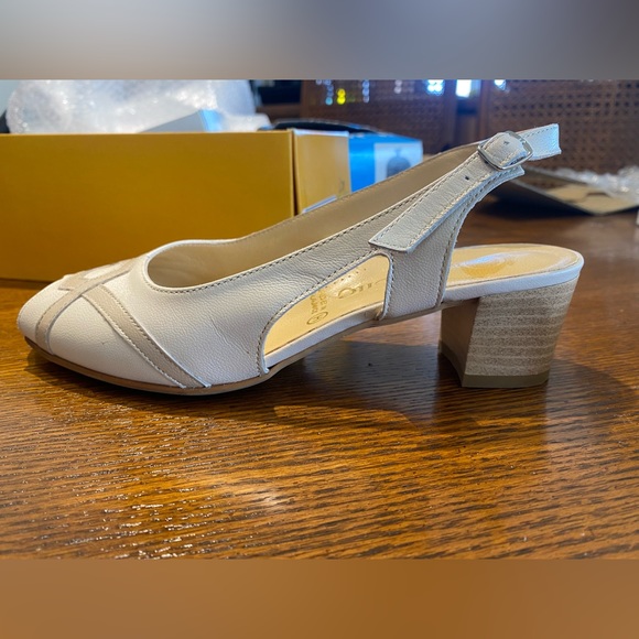 Women’s Vintage Heels - Picture 1 of 5